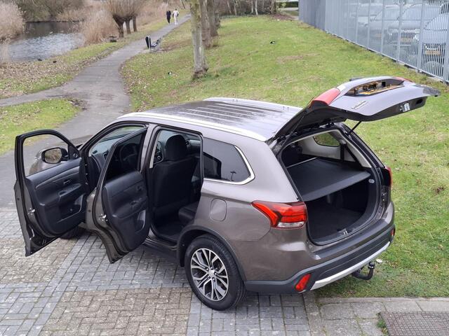 Mitsubishi OUTLANDER 2.0 Executive Edition 7-Persoons | Trekhaak 1600KG