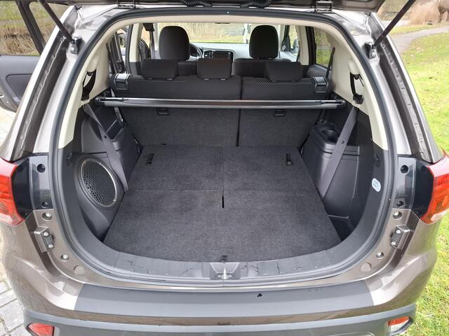 Mitsubishi OUTLANDER 2.0 Executive Edition 7-Persoons | Trekhaak 1600KG