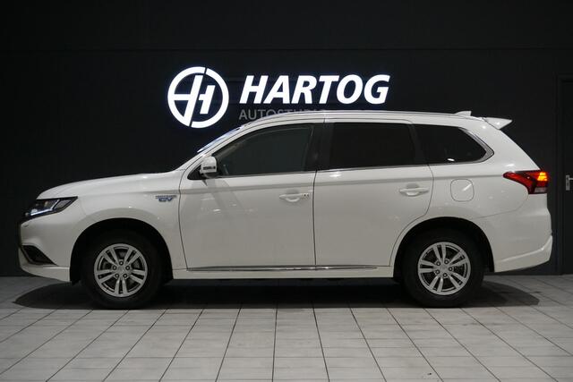 Mitsubishi OUTLANDER 2.4 PHEV Pure + TREKHAAK / CARPLAY / CAMERA / STOELVERWARMING /