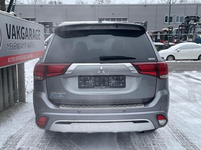 Mitsubishi OUTLANDER 2.4 PHEV Instyle 18"/Trekhaak/LED/Leder/Zonnedak/Stoel + stuurverwarming/Dodehoek/PDC v+a/360 Camera/Apple Carplay & Android Auto