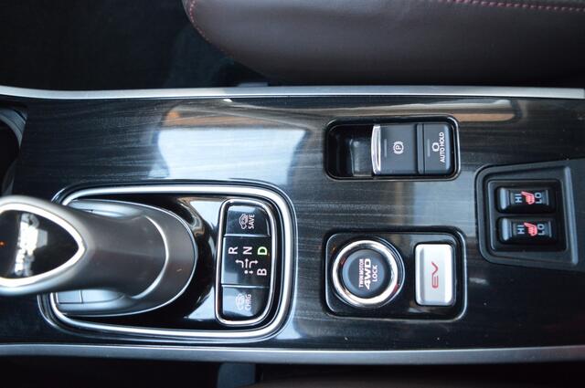 Mitsubishi OUTLANDER 2.0 PHEV PrestigeAutomaat, Electrische dakraam | Stuur/stoelverw