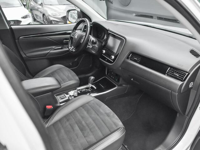 Mitsubishi OUTLANDER 2.0 Business Edition Navigatie Carplay Alcantara Bekleding 18 inch velgen Elektrische achterklep