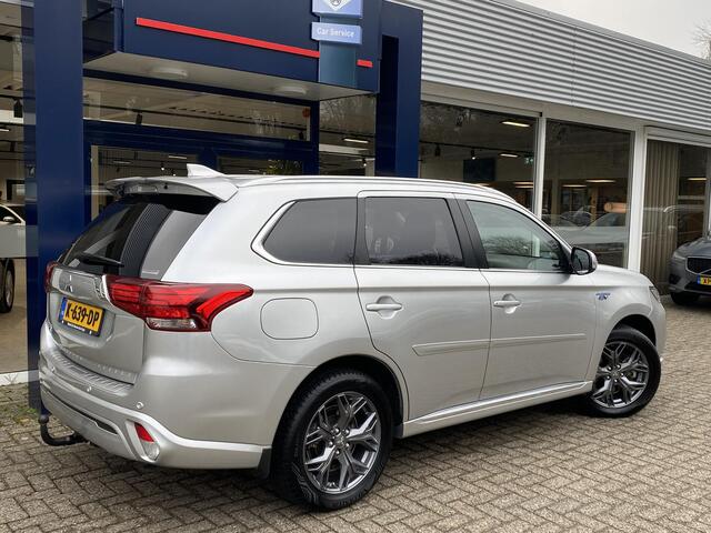 Mitsubishi OUTLANDER 2.4 PHEV Intense / Automaat / NL-Auto / Dealer-Onderhouden / 1e-Eigenaar / AWD / Afneembare-Trekhaak / Standkachel / Cruise-Control / Climate-Control / Stoelverwarming / Elektr.-Stoelen / Apple-Carplay & Android-Auto / Dodehoek-Detectie / LED / Keyless / 