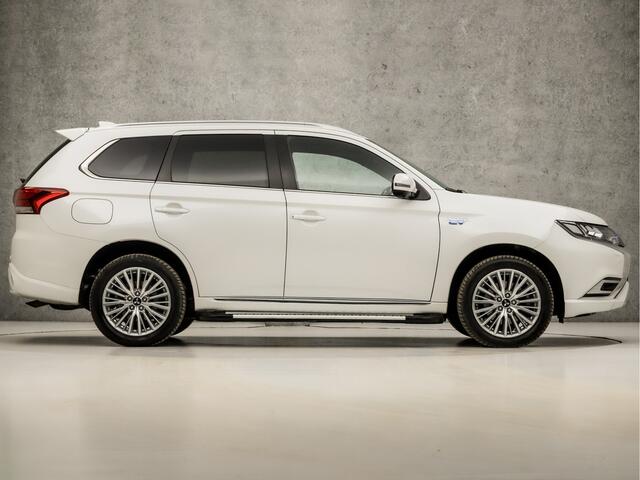 Mitsubishi OUTLANDER 2.4 PHEV Deluxe 225Pk Automaat (SCHUIFDAK, APPLE CARPLAY, 360 CAMERA, LEDER, ZWART HEMEL, ADAPTIVE CRUISE, GETINT GLAS, STOELVERWARMING, NIEUWE APK, NIEUWSTAAT)