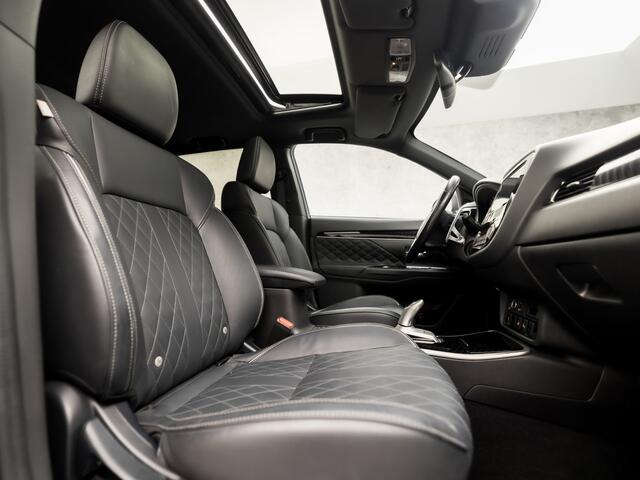 Mitsubishi OUTLANDER 2.4 PHEV Deluxe 225Pk Automaat (SCHUIFDAK, APPLE CARPLAY, 360 CAMERA, LEDER, ZWART HEMEL, ADAPTIVE CRUISE, GETINT GLAS, STOELVERWARMING, NIEUWE APK, NIEUWSTAAT)