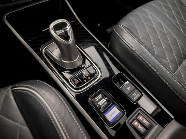 Mitsubishi OUTLANDER 2.4 PHEV Deluxe 225Pk Automaat (SCHUIFDAK, APPLE CARPLAY, 360 CAMERA, LEDER, ZWART HEMEL, ADAPTIVE CRUISE, GETINT GLAS, STOELVERWARMING, NIEUWE APK, NIEUWSTAAT)