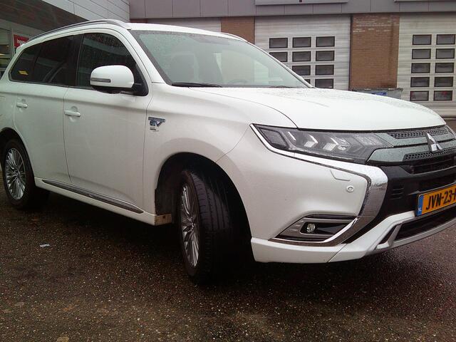 Mitsubishi OUTLANDER 2.4 PHEV Intense+ Automaat Staat in Hardenberg