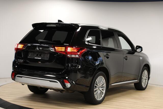 Mitsubishi OUTLANDER 2.4 PHEV Instyle | Schuif- opendak | Navi | Zomer & winterset