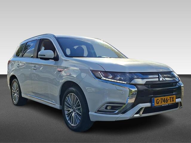 Mitsubishi OUTLANDER 2.4 PHEV Intense+ schuifdak | trekhaak | elektrische achterklep | Fabrieksgarantie tot 2027!