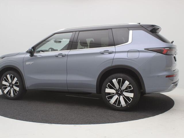 Mitsubishi OUTLANDER 2.4 PHEV Instyle+ / ¤6.000,- Introductievoordeel / Rijklaarprijs / Elektrische Range 86 KM WLTP / 1600KG Trekgewicht / 8 Jaar Fabrieksgarantie / Two-Tone kleuren combinatie /