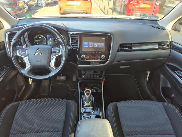 Mitsubishi OUTLANDER 2.4 PHEV Pure+ | All seasonbanden |