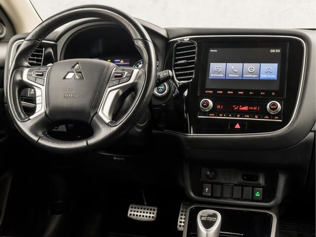 Mitsubishi OUTLANDER 2.4 PHEV Deluxe 225Pk Automaat (APPLE CARPLAY, CLIMATE, CAMERA, TREKHAAK, STOELVERWARMING, SPORTSTOELEN, KEYLESS, CRUISE, XENON, NIEUWSTAAT)