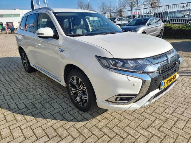 Mitsubishi OUTLANDER 2.4 PHEV Intense | Trekhaak | Applle CarPlay / Android Auto navigatie | Achteruitrijcamera |