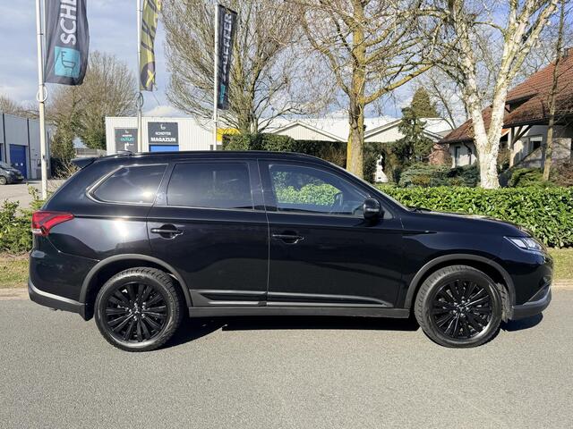 Mitsubishi OUTLANDER 2.0 150PK AWD 7p Black-Edition AutomaatoLeder