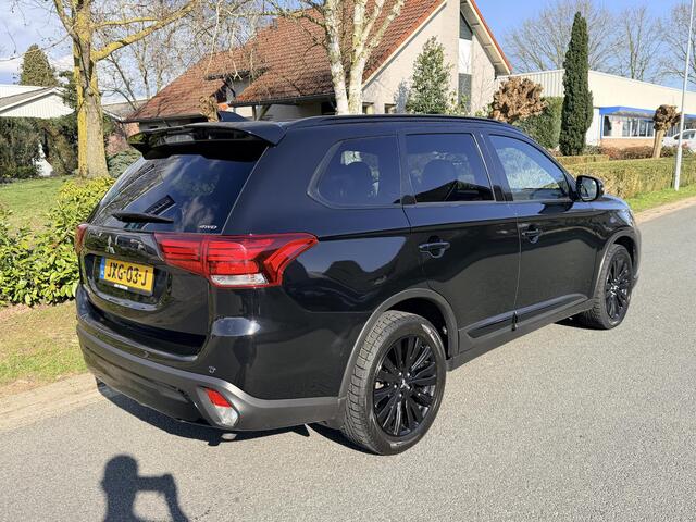 Mitsubishi OUTLANDER 2.0 150PK AWD 7p Black-Edition AutomaatoLeder