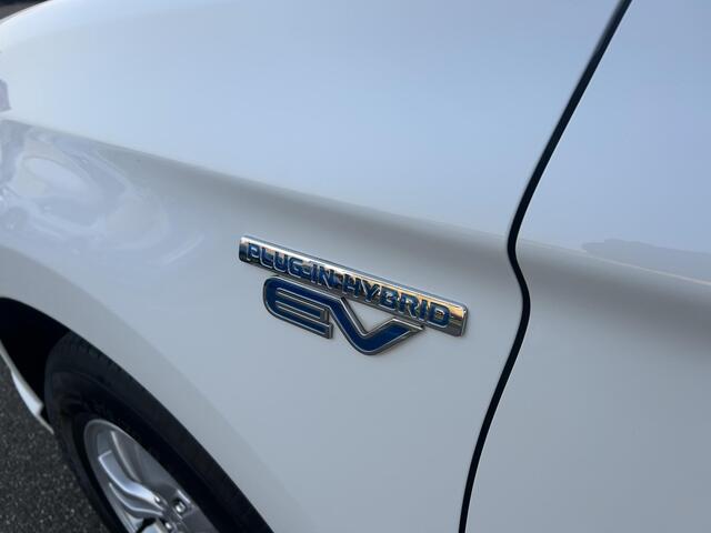 Mitsubishi OUTLANDER 2.4 PHEV Pure +