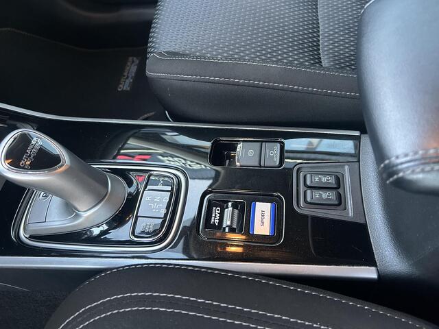 Mitsubishi OUTLANDER 2.4 PHEV Pure +