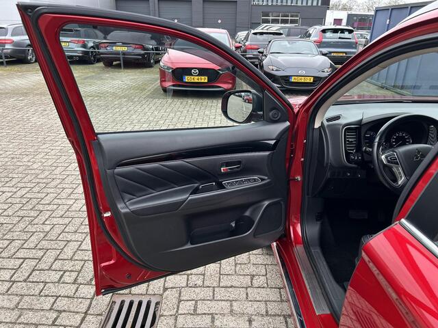 Mitsubishi OUTLANDER 2.4 PHEV Intense+ | Trekhaak| Apple carplay| Achteruitrijcamera| Navigatie| Ledkoplampen|