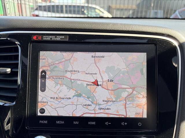 Mitsubishi OUTLANDER 2.4 PHEV Intense+ / Trekhaak / Schuifdak / Navigatie / Achteruitrijcamera /