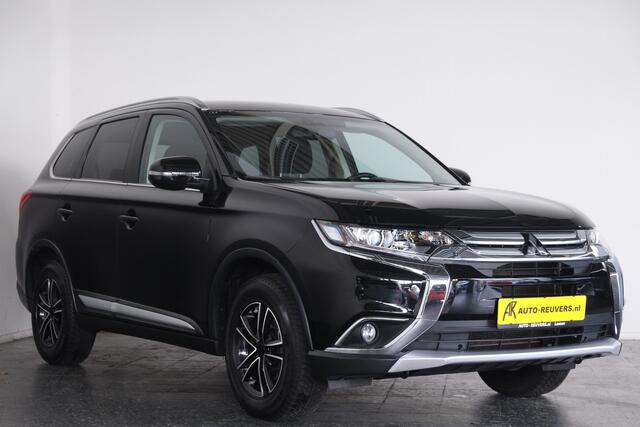 Mitsubishi OUTLANDER 2.0 / CarPlay / Trekhaak / Cam / 4s Band