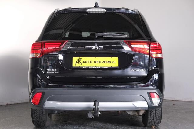 Mitsubishi OUTLANDER 2.0 / CarPlay / Trekhaak / Cam / 4s Band