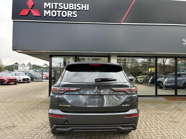 Mitsubishi OUTLANDER 2.4 PHEV Intense Nieuw uit voorraad leverbaar | Stoelverwarming voor | Lederen bekleding | Verwarmbaar stuurwiel | Adaptieve Cruise Control | Parkeersensoren voor- en achter | 8 jaar fabrieksgarantie