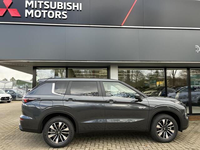 Mitsubishi OUTLANDER 2.4 PHEV Intense Nieuw uit voorraad leverbaar | Stoelverwarming voor | Lederen bekleding | Verwarmbaar stuurwiel | Adaptieve Cruise Control | Parkeersensoren voor- en achter | 8 jaar fabrieksgarantie