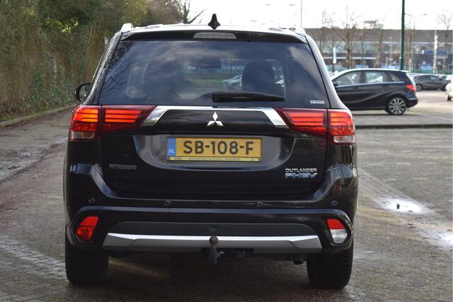 Mitsubishi OUTLANDER 2.0 PHEV Premium 203PK 4WD | NL-Auto | Camera | Trekhaak | Carplay | Standkachel | Keyless | Stoel- & stuurverwarming | Allweathers | LED / Xenon
