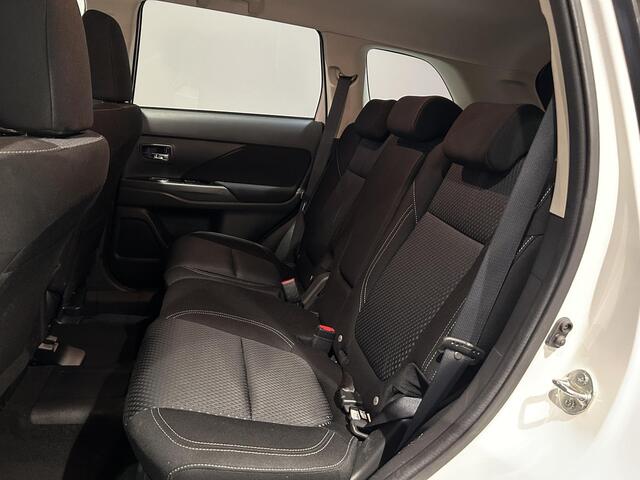 Mitsubishi OUTLANDER 2.4 PHEV Pure+ | Apple Carplay/Android Auto | Trekhaak | Achteruitrijcamera |