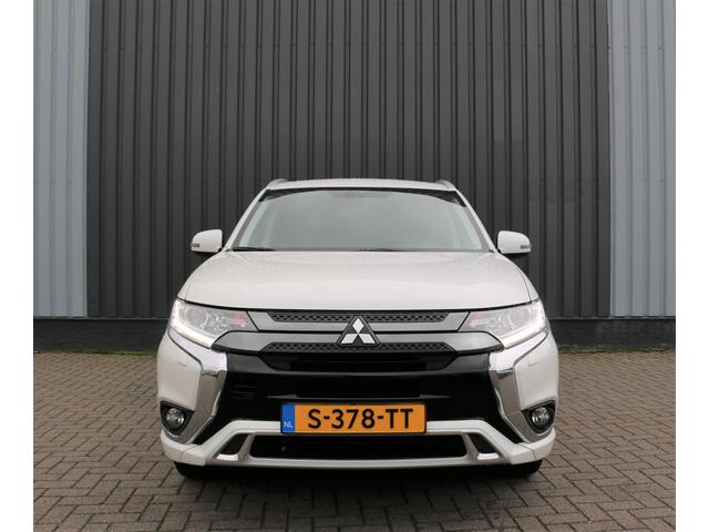 Mitsubishi OUTLANDER 2.4 PHEV Intense 4X4 AFN TREKHAAK WHITE PEARL CLIMA CRUISE CAMERA NAVI 18"LMV STOELVERW.