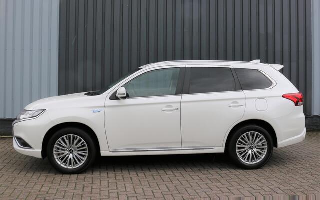 Mitsubishi OUTLANDER 2.4 PHEV Intense 4X4 AFN TREKHAAK WHITE PEARL CLIMA CRUISE CAMERA NAVI 18"LMV STOELVERW.