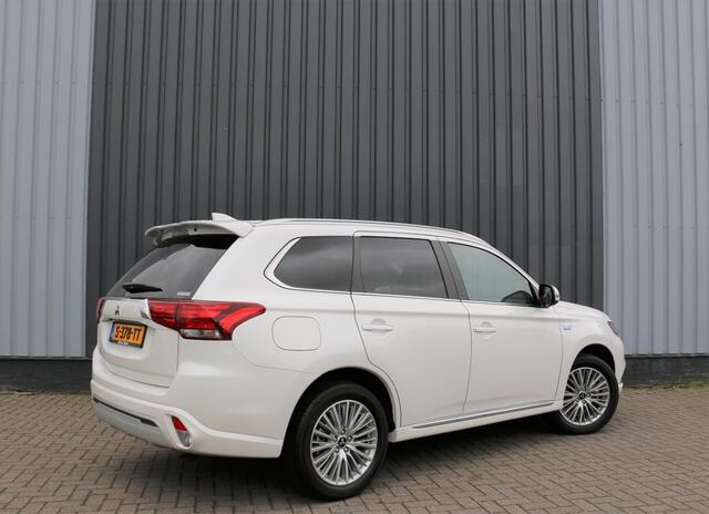 Mitsubishi OUTLANDER 2.4 PHEV Intense 4X4 AFN TREKHAAK WHITE PEARL CLIMA CRUISE CAMERA NAVI 18"LMV STOELVERW.