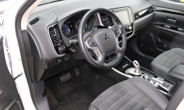 Mitsubishi OUTLANDER 2.4 PHEV Intense 4X4 AFN TREKHAAK WHITE PEARL CLIMA CRUISE CAMERA NAVI 18"LMV STOELVERW.