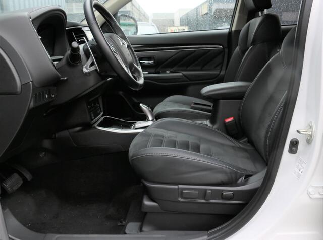 Mitsubishi OUTLANDER 2.4 PHEV Intense 4X4 AFN TREKHAAK WHITE PEARL CLIMA CRUISE CAMERA NAVI 18"LMV STOELVERW.
