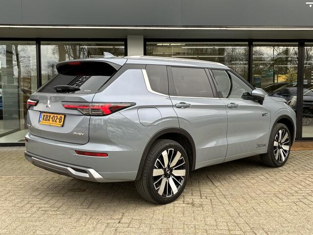 Mitsubishi OUTLANDER 2.4 PHEV Instyle DEMO ( beschikbaar per 09-2026 ) | Lederen bekleding | Elektrisch verstelbare voorstoelen | Verwarmbare stoelen voor- en achter | Elektrisch panoramadak | 3-zone Climate Control | 8 jaar fabrieksgarantie
