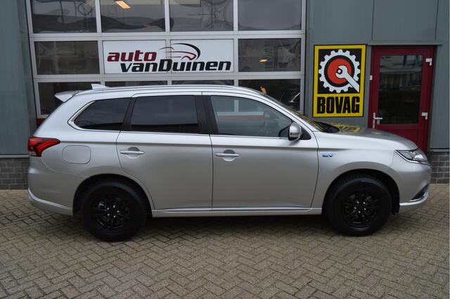 Mitsubishi OUTLANDER 2.4 PHEV Pure O.a: Haak, PDC, Camera, Keyless, Carplay, DAB, Etc. All-in prijs!