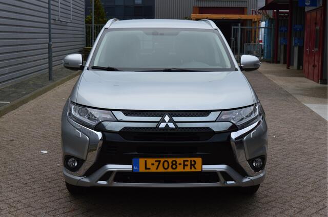 Mitsubishi OUTLANDER 2.4 PHEV Pure O.a: Haak, PDC, Camera, Keyless, Carplay, DAB, Etc. All-in prijs!