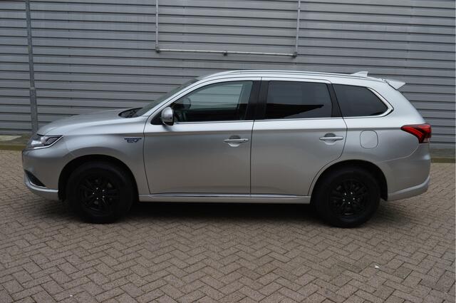 Mitsubishi OUTLANDER 2.4 PHEV Pure O.a: Haak, PDC, Camera, Keyless, Carplay, DAB, Etc. All-in prijs!