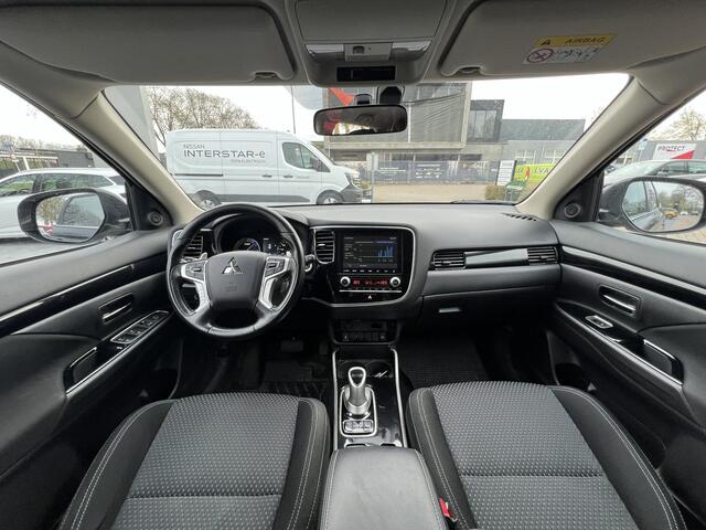 Mitsubishi OUTLANDER 2.4 PHEV Pure Automaat | Achteruitrijcamera | Navigatie via Carplay/Android Auto | Trekhaak | Dealeronderhouden | 1ste eigenaar!