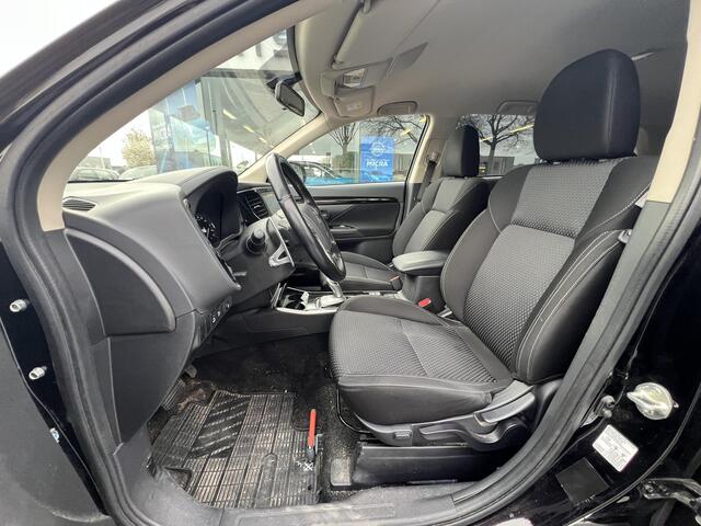 Mitsubishi OUTLANDER 2.4 PHEV Pure Automaat | Achteruitrijcamera | Navigatie via Carplay/Android Auto | Trekhaak | Dealeronderhouden | 1ste eigenaar!