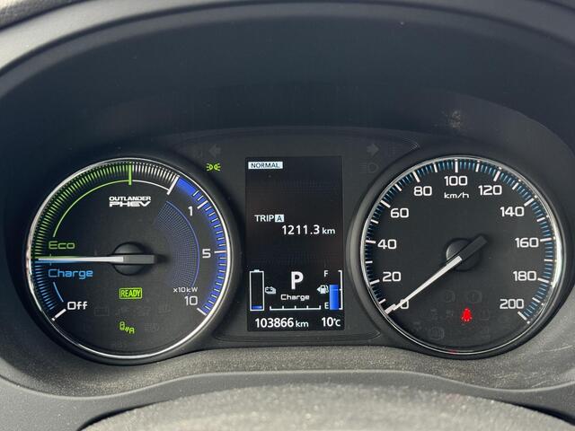 Mitsubishi OUTLANDER 2.4 PHEV Instyle Pano | Leder | 360 Camera | Nieuwstaat!