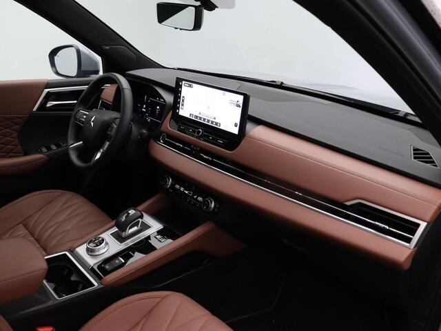 Mitsubishi OUTLANDER 2.4 PHEV Instyle+ | Trekhaak | Bruin lederen bekleding | Yamaha audio | Panoramadak | Stoelmassage |