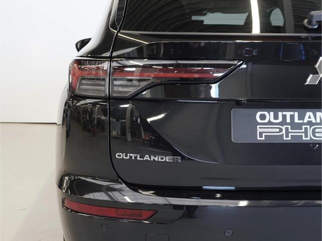 Mitsubishi OUTLANDER 2.4 PHEV Intense+ | Head up | 20 inch | Direct leverbaar | 8 jaar garantie | Rijklaarprijs