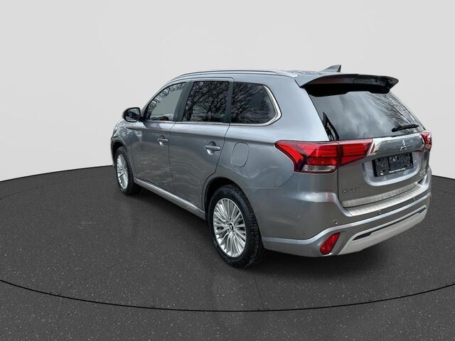 Mitsubishi OUTLANDER 2.4 PHEV S-Edition RIJKLAAR | Climate Control | 360 Camera | Elektr. Kofferklep | Apple Carplay & Android Auto