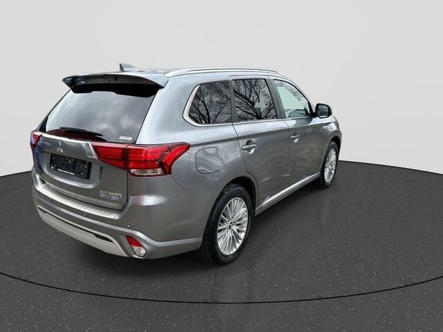 Mitsubishi OUTLANDER 2.4 PHEV S-Edition RIJKLAAR | Climate Control | 360 Camera | Elektr. Kofferklep | Apple Carplay & Android Auto