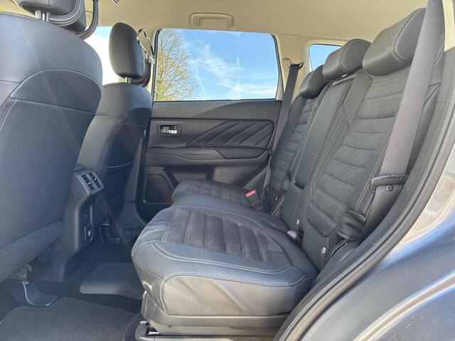 Mitsubishi OUTLANDER 2.4 PHEV Intense / Dealer onderhouden / 1e eigenaar / Trekhaak 1500 KG / Apple carplay & Android auto / Navigatie / Camera / Stoelverwarming / 18" Lm wielen & All Season banden / Cruise Control / Climate Control / Keyless /