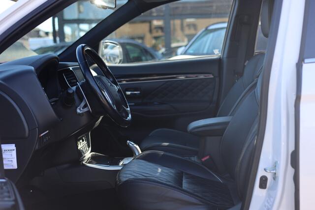 Mitsubishi OUTLANDER 2.4 PHEV S-EDITION | LEDER | CAMERA | TREKHAAK