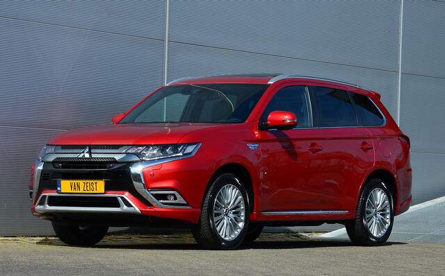 Mitsubishi OUTLANDER PHEV 2.4 INSTYLE 4WD | PLUG IN HYBRID | FULL OPTIONS | SoH 84% | SCHUIFDAK | ADAPTIEF CRUISE | TREKHAAK 1500KG | ALL SEASON BANDEN | FABRIEKSGARANTIE TOT 03-02-2028* | ALL IN RIJKLAARPRIJS