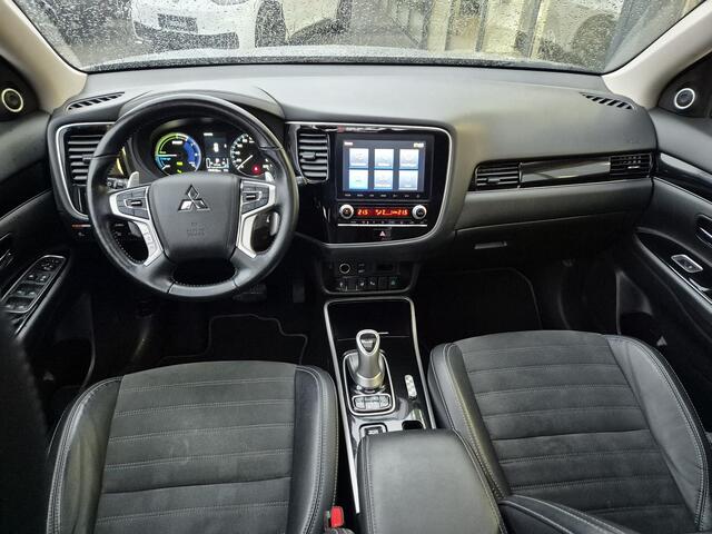Mitsubishi OUTLANDER 2.4 PHEV Intense+ | Trekhaak | Schuifdak |