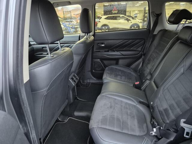 Mitsubishi OUTLANDER 2.4 PHEV Intense+ | Trekhaak | Schuifdak |